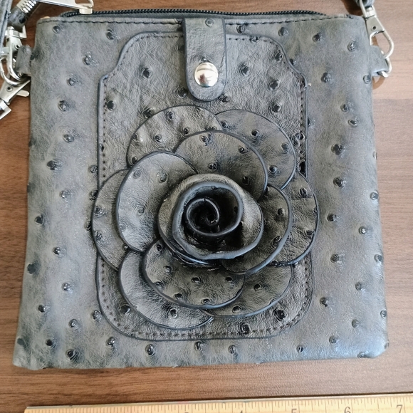 Elegant Gray Crossbody Bag with Floral Accent - Picture 2 of 6